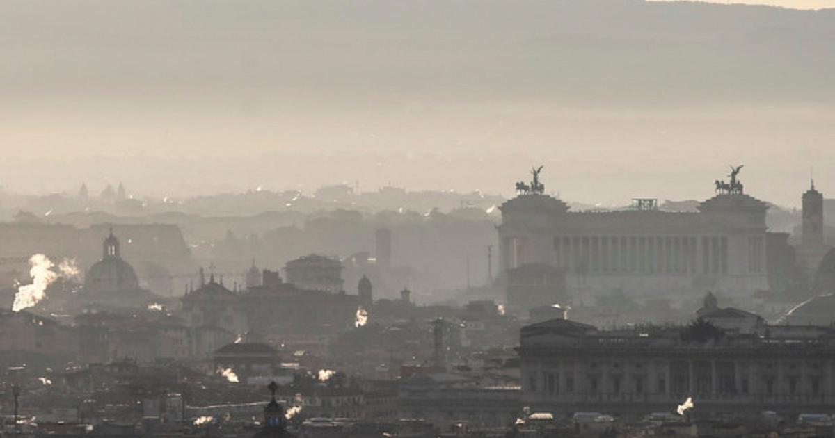 Smog a Roma, superati i limiti in tutta la città. Scattano i divieti ...