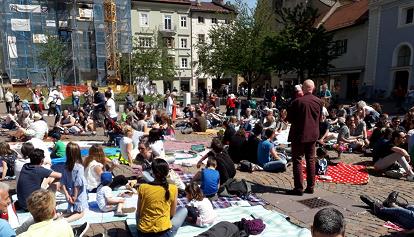 Hunderte demonstrieren gegen Heller- Projekt in Brixen