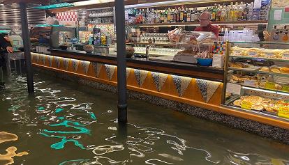 I danni dell'acqua alta a Venezia: al via i rimborsi