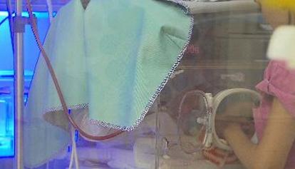 Donna incinta positiva al Covid-19 fatta partorire: il bimbo non è infetto