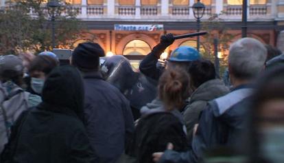 Piazza Libertà, scontri prima della manifestazione neofascista