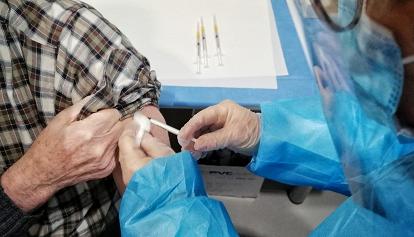 Vaccini, via libera a terza dose per fragili di ogni età e ultra 60enni 
