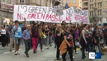 Triest: Tausende protestieren gegen den Grünen Pass