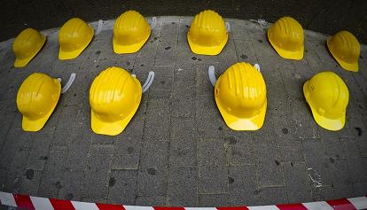 Incidente sul lavoro a Pavia, un operaio muore schiacciato da un camion
