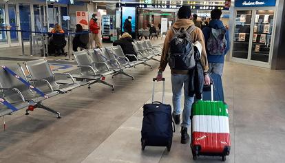 Rapporto Migrantes: +87% dei giovani italiani che "emigrano". Mattarella: "Serve una riflessione""