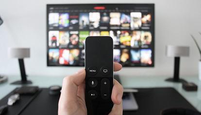 Digitale, sempre più smart tv nelle case italiane. I giovani preferiscono dispositivi mobili 