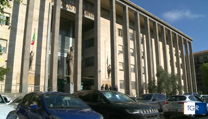 Crolla soffitto dell'ufficio del gip al Tribunale di Catania