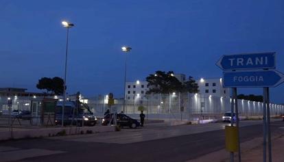 Regali per favorire i detenuti, arrestati due Poliziotti Penitenziari