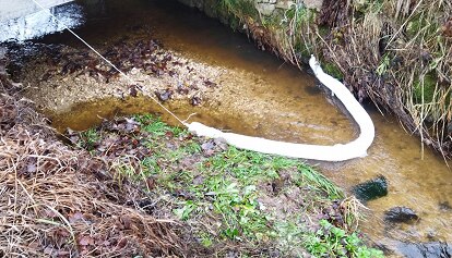Cavareno, sversamento di liquido inquinante nel rio Moscabio
