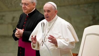 Il Vaticano all'Ue: "Evitare riferimenti al Natale è discriminatorio per i cristiani"