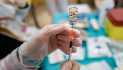 Agenzia europea del farmaco: la quarta dose dei vaccini va considerata per i soggetti vulnerabili