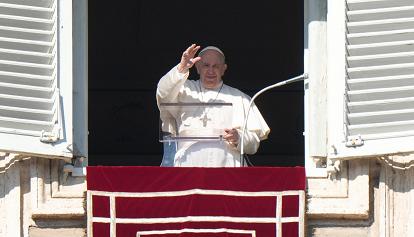 Il Papa: "Davanti alla nostra fragilità, Dio non si tira indietro"