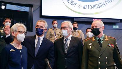 Ucraina, secondo la Nato "si rischia un conflitto armato in Europa"