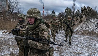 Ucraina: gli Usa inviano armi e munizioni, l'ambasciata chiede l'evacuazione del personale a Kiev