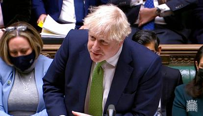 Covid, Boris Johnson annuncia la revoca del Green Pass nel Regno Unito