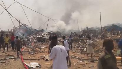 Esplode un camion carico di dinamite in Ghana, spazzata via una intera cittadina