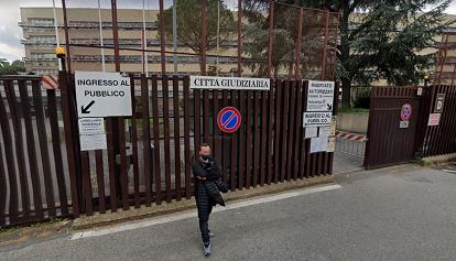 Roma: donna trovata morta in casa, arrestato il compagno
