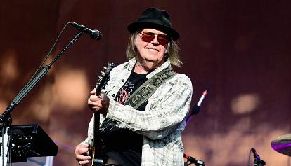 Neil Young, in polemica con Spotify, rimuove dalla piattaforma tutta la sua musica
