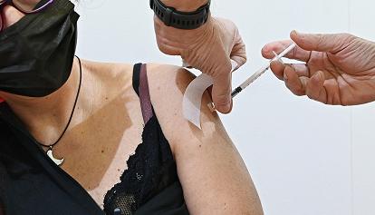 Vaccini, Bertolaso: aperture notturne per agevolare gli over 50