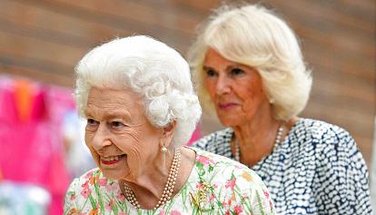 Il desiderio di Elisabetta II: "Camilla sia Regina consorte quando Carlo sarà Re"