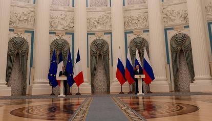 Ucraina, Macron: "Lavorare per evitare un'escalation". Putin: "Incontro concreto e utile" 