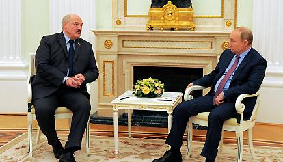 Ucraina, Putin: "La situazione peggiora". Biden consulta gli alleati