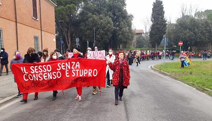 Assolti per lo stupro: a Ravenna donne in piazza contro la sentenza del Tribunale