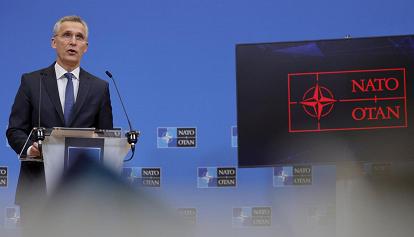 Stoltenberg: "La Nato non invierà truppe in Ucraina. Attivati i piani di difesa"