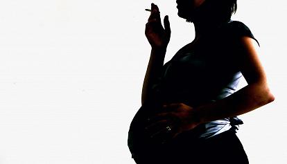 Basso peso alla nascita, parto prematuro, aborti spontanei: i danni del fumo durante la gravidanza