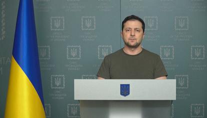 Zelensky: "I negoziati non in Bielorussia", Kiev disattende l'ultimatum russo delle 13