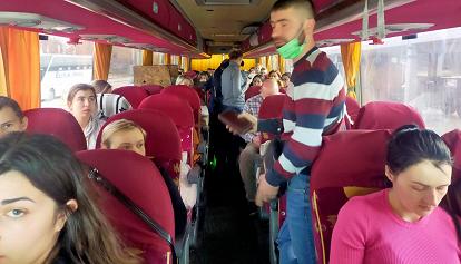 A Trieste è arrivato un bus dall'Ucraina: a bordo donne e bambini