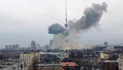 Ucraina, la Russia continua a bombardare. Biden: "Difenderemo ogni centimetro della Nato" 