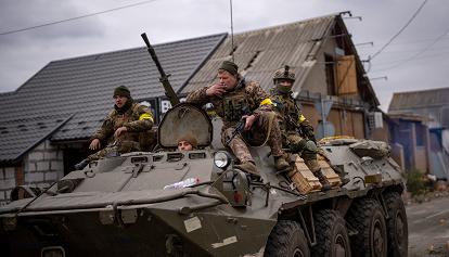Riprende l'offensiva russa in Ucraina, il negoziato riparte lunedì. Bennett a Mosca da Putin
