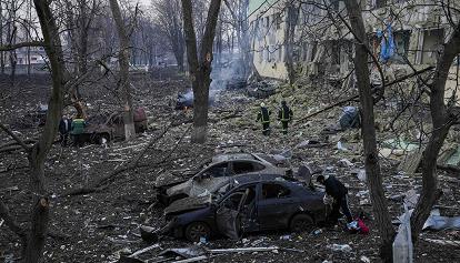 Bombardato l'ospedale pediatrico a Mariupol. Zelensky: sì a compromessi, ma non tradisco l'Ucraina