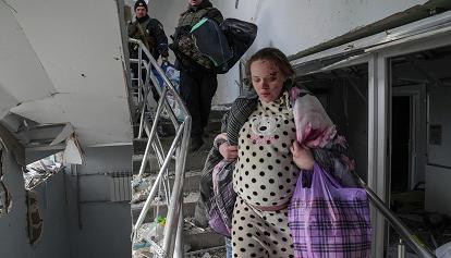 Sarebbe stata rapita dai russi la ragazza col pigiama a pois dell'ospedale bombardato di Mariupol