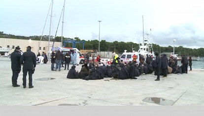 62 migranti a Roccella Jonica. Sono arrivati in barca a vela