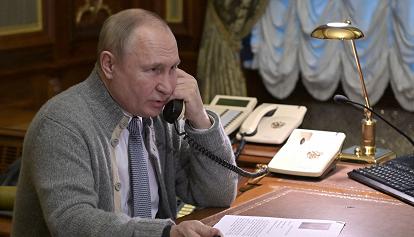 Putin al telefono con Scholz: Ucraina frena gli accordi con proposte irragionevoli