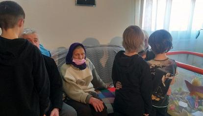 L' abbraccio dei nonni ucraini