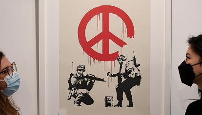 I soldati pacifisti e graffitari di Banksy all'asta per l'ospedale pediatrico di Kiev