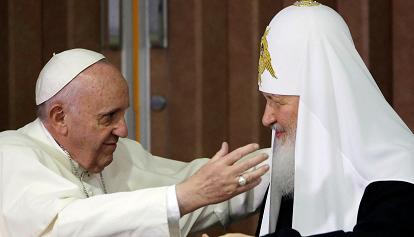 La mano tesa di Papa Francesco al Patriarca Kirill per riportare la pace in Europa