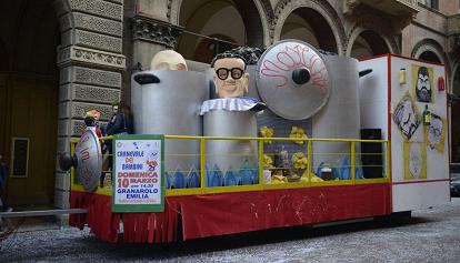 Bologna, bimbo morto a Carnevale: indagati gli organizzatori 