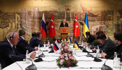 Colloqui a Istanbul, Kiev: sì alla neutralità se ci sono garanzie. Mosca: trattative costruttive