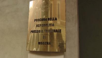 Nella scuola dell'insegnante sospesa a Modena, la procura indaga per molestie