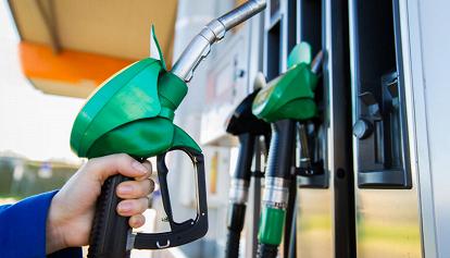 Carburanti, i prezzi risalgono