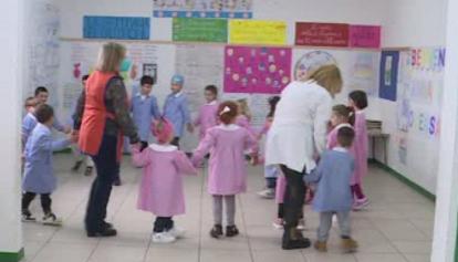 Bambini ucraini a scuola