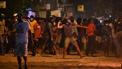 Sri Lanka: il presidente Rajapaksa decreta lo stato d'emergenza dopo le proteste davanti casa sua