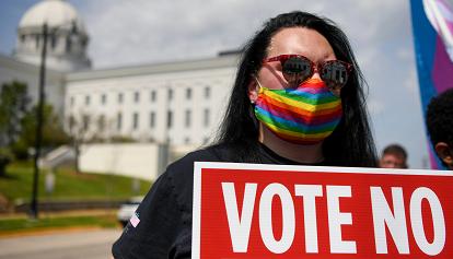 L'Alabama contro i diritti trans: sì a legge per non parlare in classe di orientamento sessuale