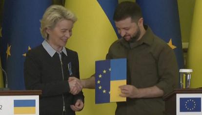 Von der Leyen a Bucha e Kiev: "Oggi inizia il vostro cammino di adesione all'Ue"