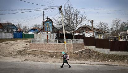 Ucraina, Desinova: "Nelle città occupate bambini forzati ad andare a scuola, usati come scudi umani"