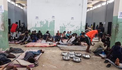 Migranti, Rapporto Astalli: "Raddoppiano gli sbarchi. In aumento le vittime di torture e abusi"